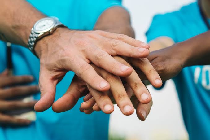 Claves para ganarte a la gente y mejorar tus relaciones