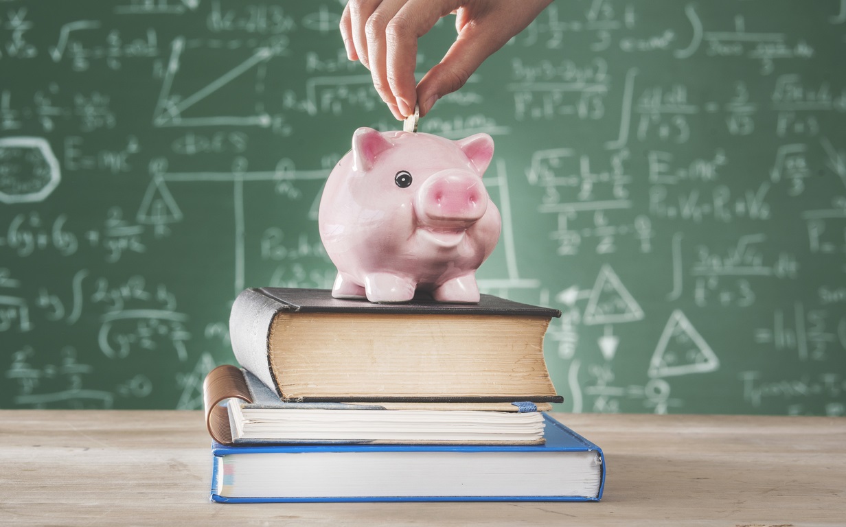 Comparando el sistema educativo con la educación financiera
